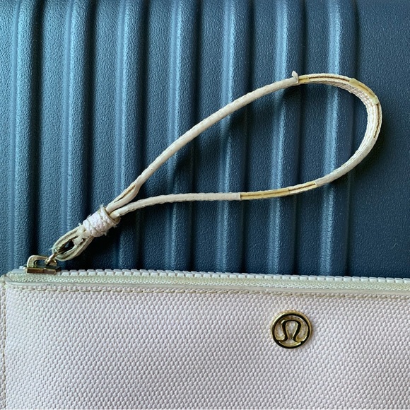 Lululemon Light Pink Clutch Wristlet Pouch Gold Logo Polyvinyl Zipper Pull - Picture 6 of 15